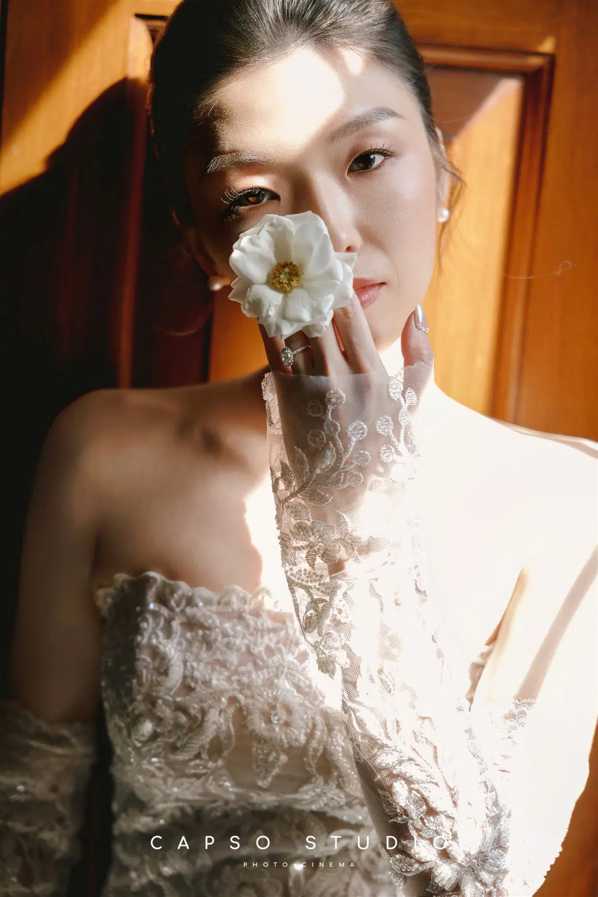 Sunlit bridal beauty portrait by Miranda