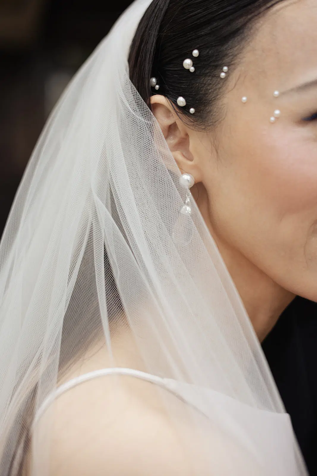 Jeweled veil beauty detail