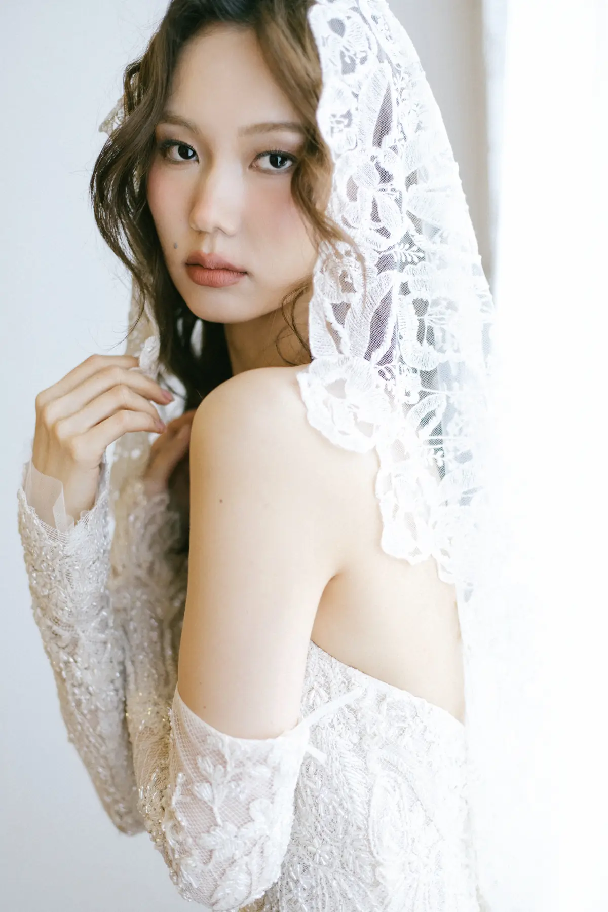 Lace veil bridal beauty close-up by Yuki