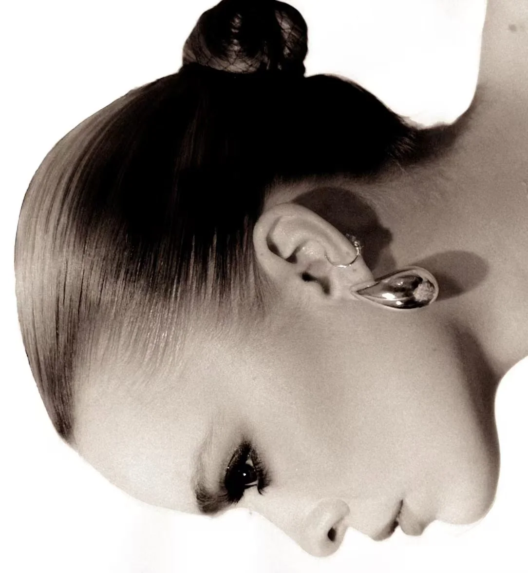 Monochrome sculptural beauty profile
